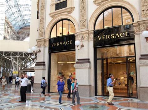 negozio versace venezia corso xx settembre|Trova la boutique Versace più vicina .